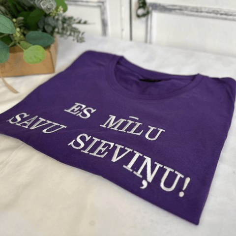 Es mīlu savu sieviņu Men’s T-Shirt