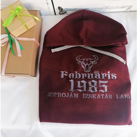 Februāris Hoodie