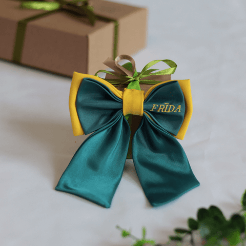 Frīda Persoanlised Bow tie brooch