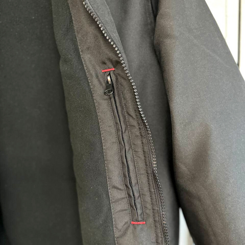 Vīriešu ziemas jaka ar izšūtu logotipu