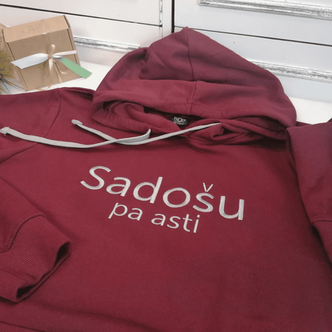 Sadošu pa asti Hoodie With embroidery