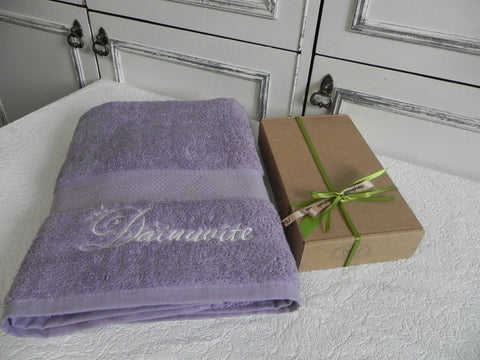 Small Cotton Towel with Elegant Text - 50x100cm