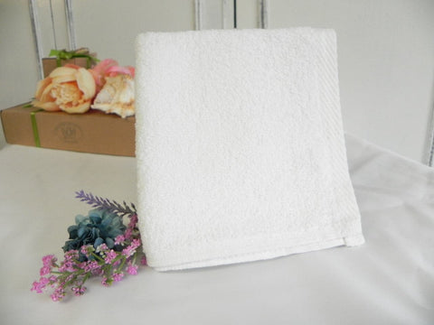 Small Cotton Towel with Elegant Text - 50x100cm