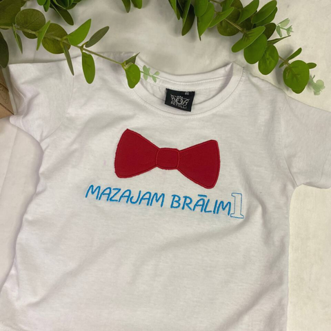 Elegants mazuļu T krekls ar nosaukumu un tauriņu