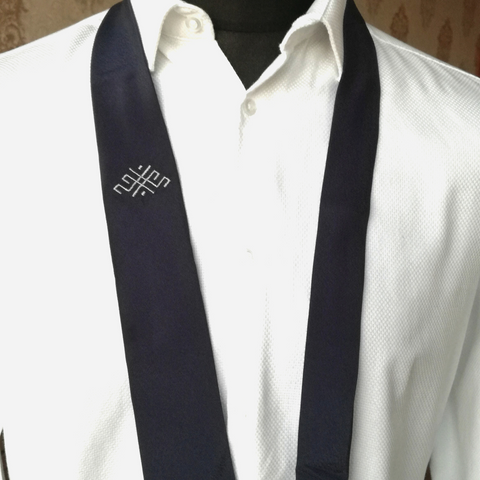 Folk Style Necktie With Embroidery