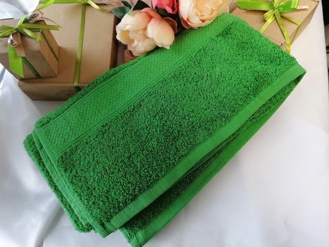 Small Cotton Towel with Elegant Text - 50x100cm